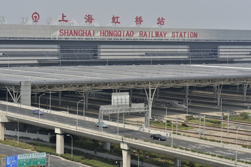 上海虹桥火车站在上海哪个区 _中国最大的火车站
