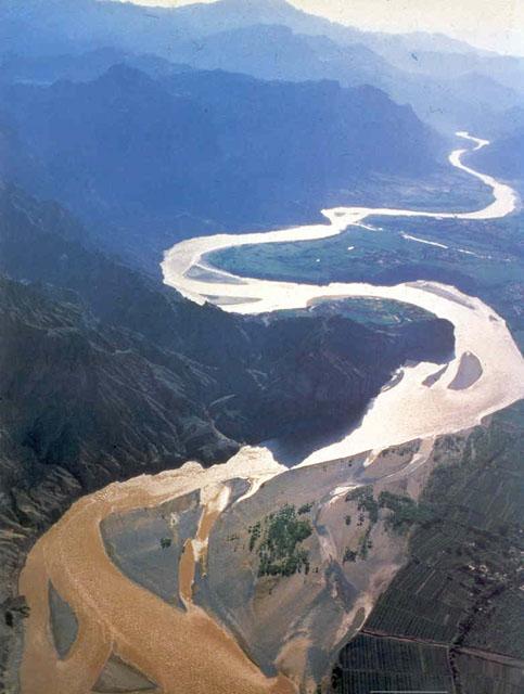 黄河流经哪几个省份_流域面积行政区划地质变迁气候特征河流水系