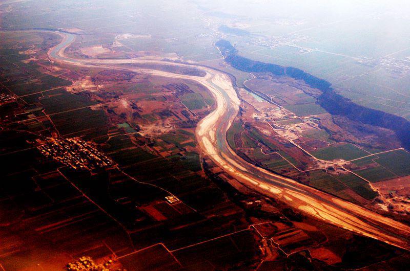 黄河流经哪几个省份_流域面积行政区划地质变迁气候特征