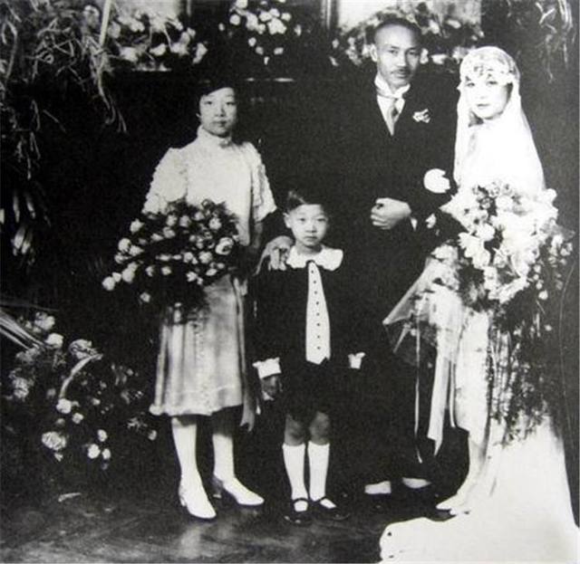 蒋经国的母亲是谁_蒋介石的第一任妻子成了义姊