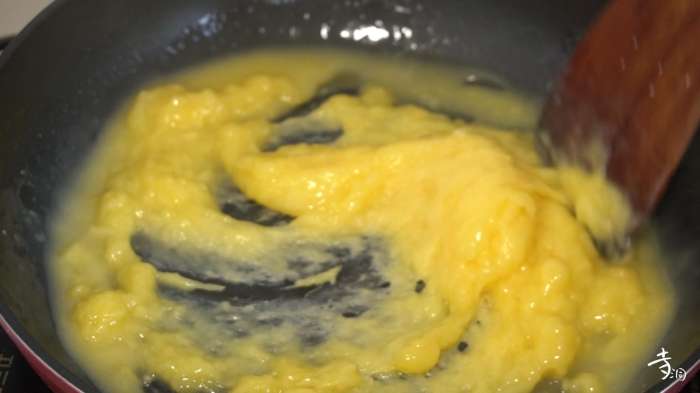 三不粘的主料是什么_家庭版三不粘做法