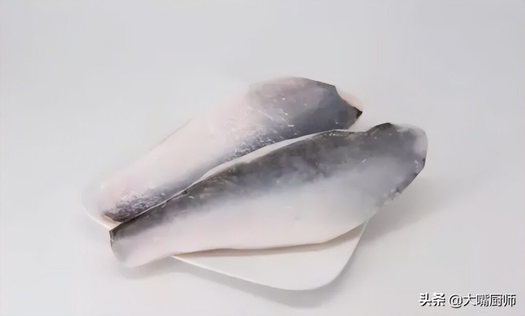 比目鱼就是鳎犸鱼吗_龙利鱼柳为什么鱼贩子几乎很少吃