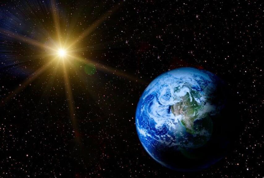 地球公转一圈大概是多少公里_地球绕太阳转一圈有多远