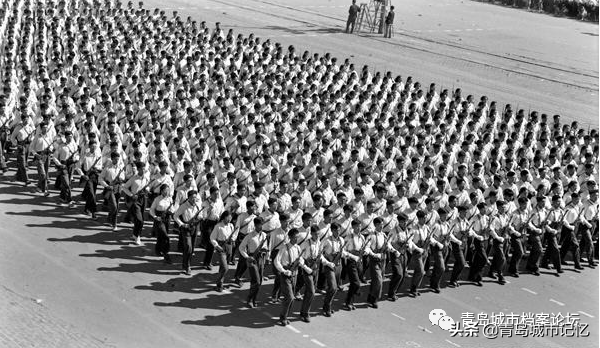 国庆阅兵是几月几号_1949年开国大阅兵资料