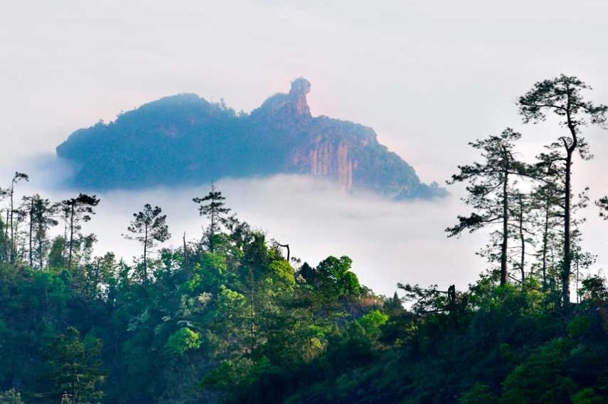 漓江发源于哪里_泰山之雄华山之险庐山之幽峨眉山之秀与一体