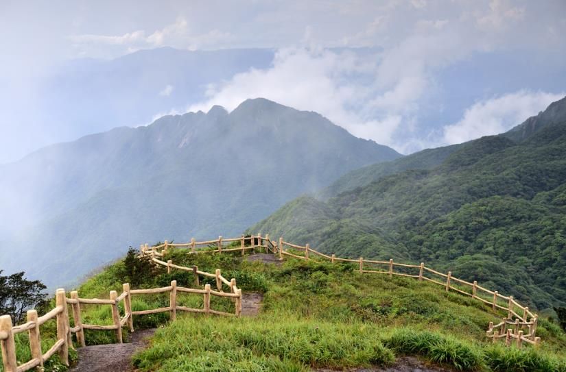 漓江发源于哪里_泰山之雄华山之险庐山之幽峨眉山之秀与一体