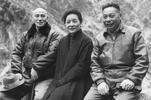 蒋经国的母亲是谁_蒋介石和蒋经国之间没有血缘关系