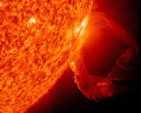 关于太阳的资料_星体概述别名星体参数观测数据物理数据轨道数据