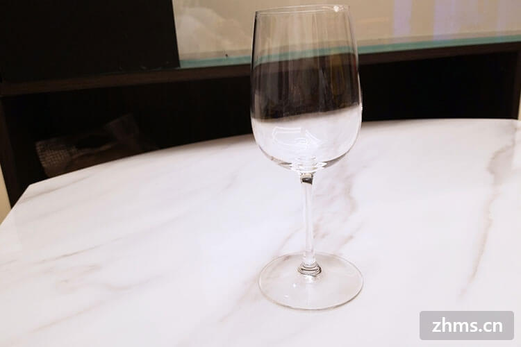 喝红酒用的杯子叫什么_为什么喝红酒要用专门的杯子
