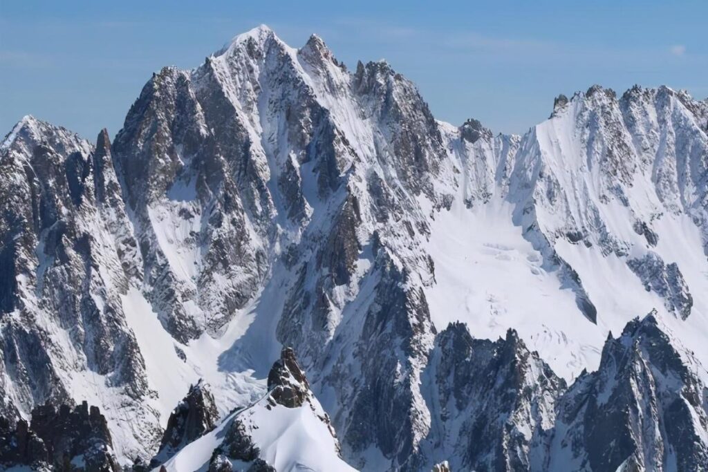 阿尔卑斯山最高峰是哪个_勃朗峰属于哪个国家