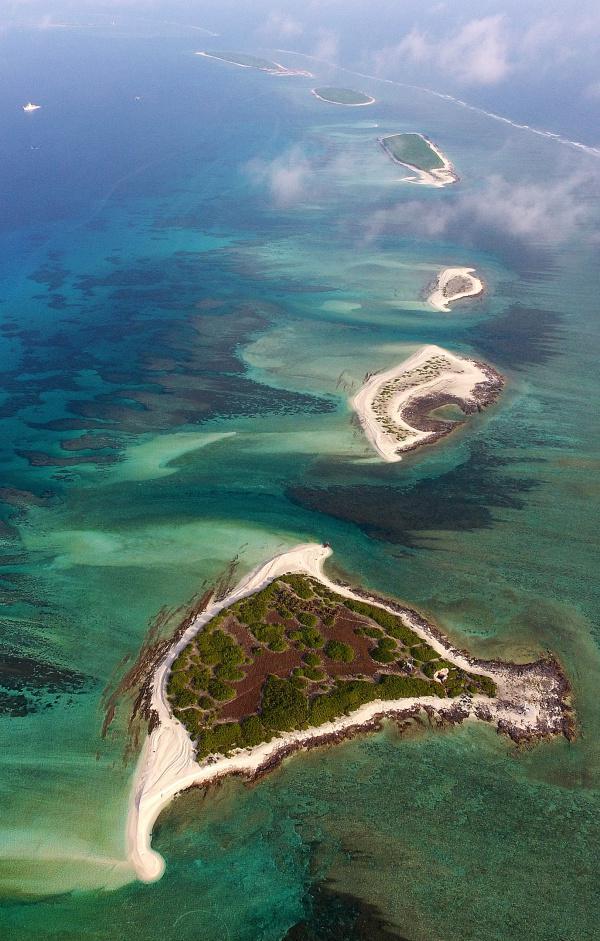 西沙群岛在哪里_管辖治理地理环境地质构造岛群分布水文特征
