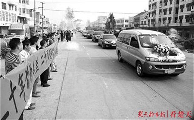 长江大学生救人事件_一次出于本能的救援