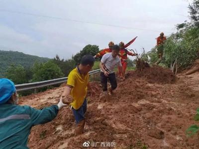 泥石流发生时应该往哪个方向跑_8大逃生技能