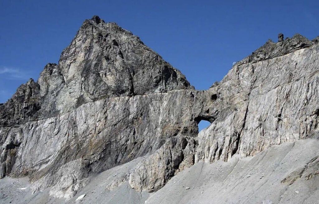 阿尔卑斯山脉是怎么形成的_阿尔卑斯山是如何形成的