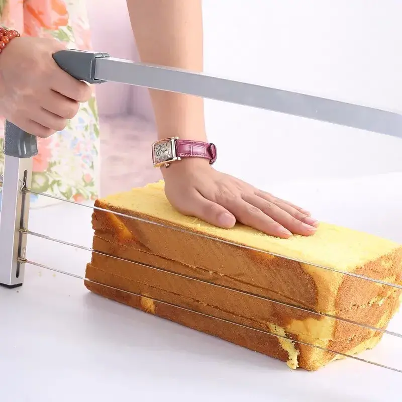 切蛋糕时怎么做可以使切口平整_面包蛋糕的切法