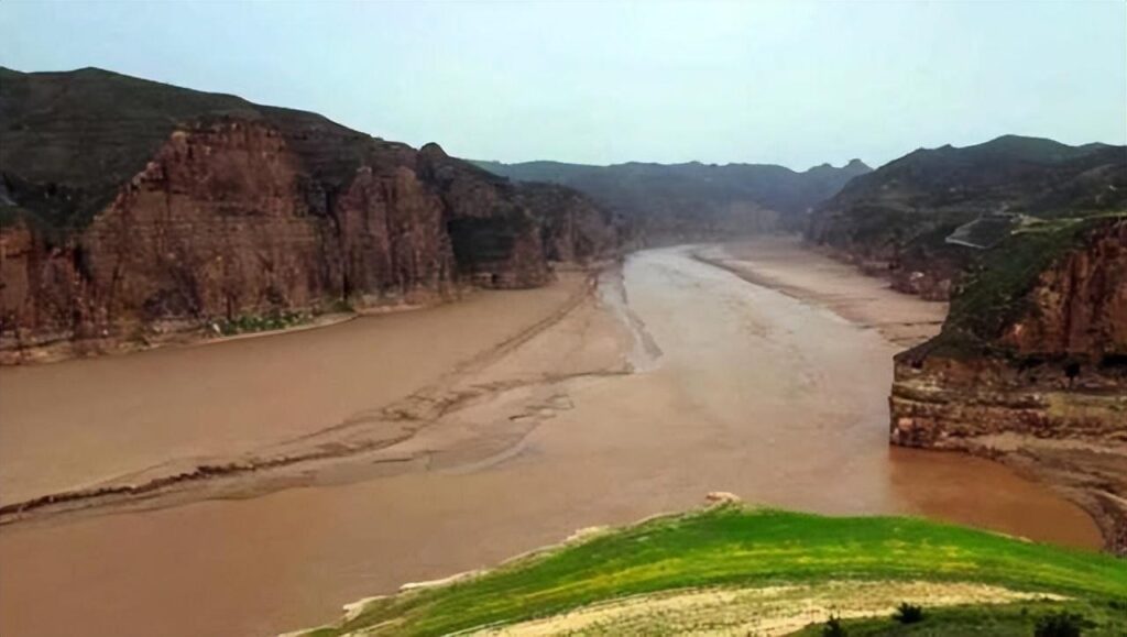 黄河起源于和终点分别在哪_江和河到底有什么区别