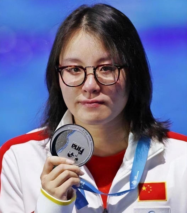 傅园慧破全国纪录_女子仰泳第一个登上奥运领奖台的运动员