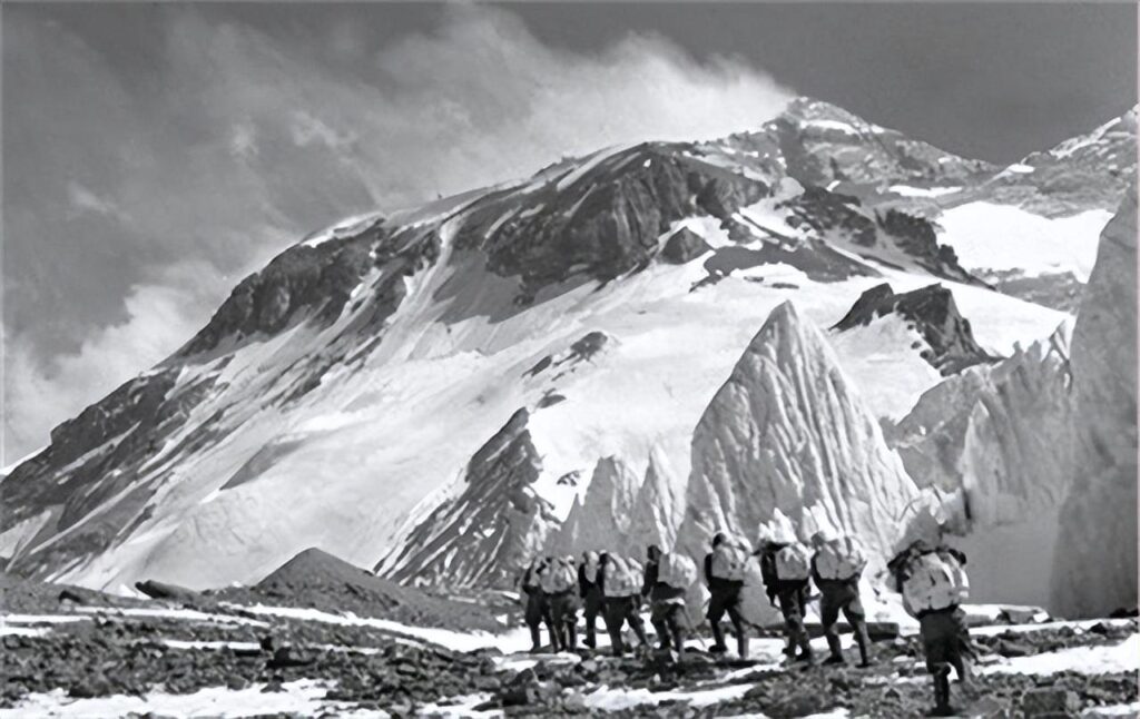 珠穆朗玛峰是哪个国家的_中国同尼泊尔边界谈判结果