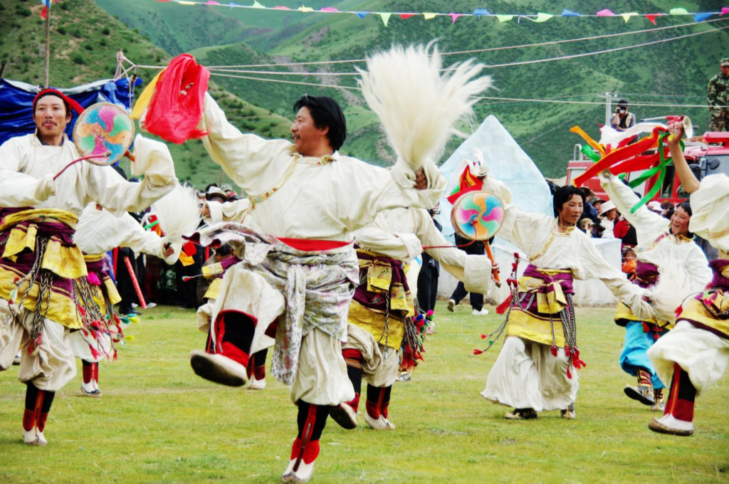 锅庄是哪个少数民族的舞蹈_历史渊源分支范围地域分布