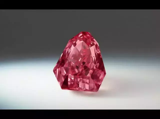 彩钻有哪些颜色_彩色的钻石有什么寓意