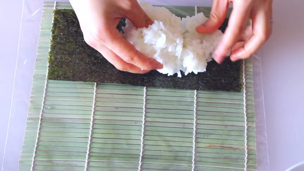 怎样制作寿司_美味的牛油果手卷寿司怎么做