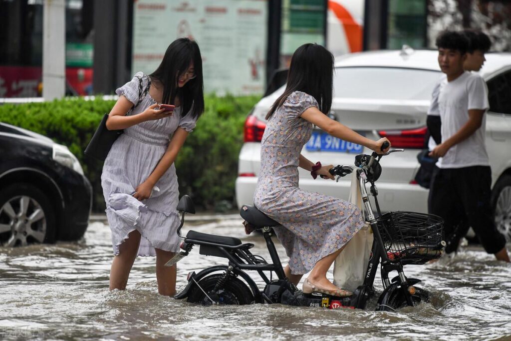 下暴雨为什么会停水_停水停电原因