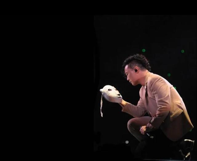 防不胜防歌词是什么，黄伟文的病态三部曲