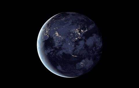 地球自转的线速度角速度是什么_阿波罗13号所拍摄的地球画面