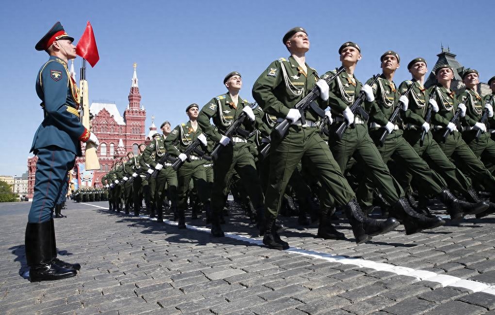 俄罗斯几点阅兵_阅兵式在哪里举行