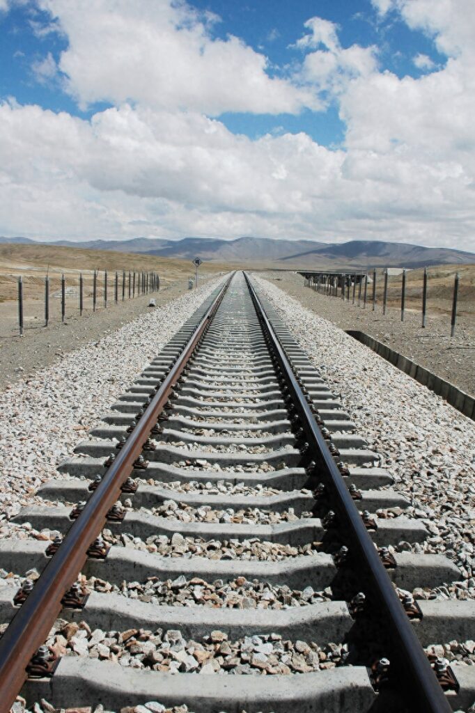 青藏铁路全长多少千米，青藏铁路的世界第一