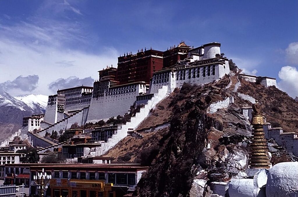 青藏高原的海拔是多少？青藏高原对中国还有哪些重要性？