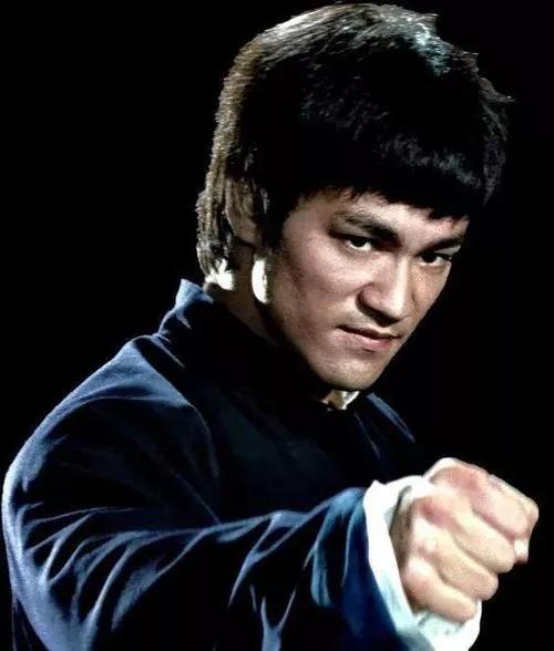 李小龙传奇片尾曲是什么？李小龙人物简介