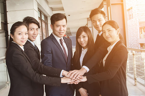 如何让新员工快速融入公司(新人入职如何快速融入公司)