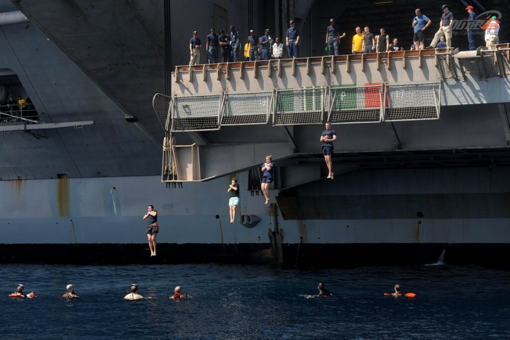 恐怖词条欧美海军聚会图片