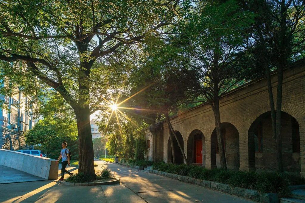 中州大学怎么样_河南大学解读